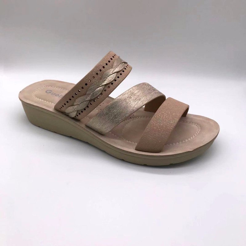 Women's casual sandals and slippers