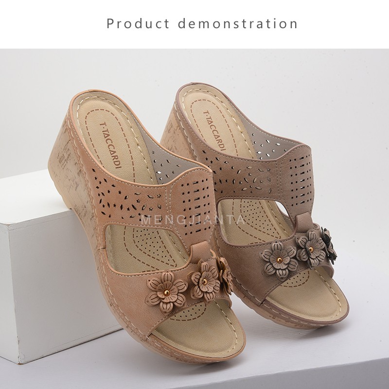 Light and comfortable platform sandals with sloping heel  ZS61670-2