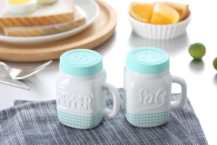 Eco Friendly Kitchen Ceramic Mini Salt and Pepper Spice Shakers