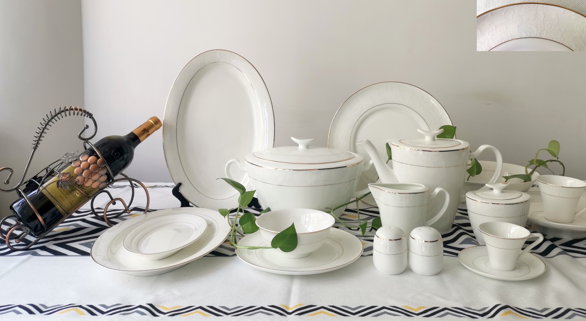 62PCS BONE CHINA DINNER SET & TEA SET