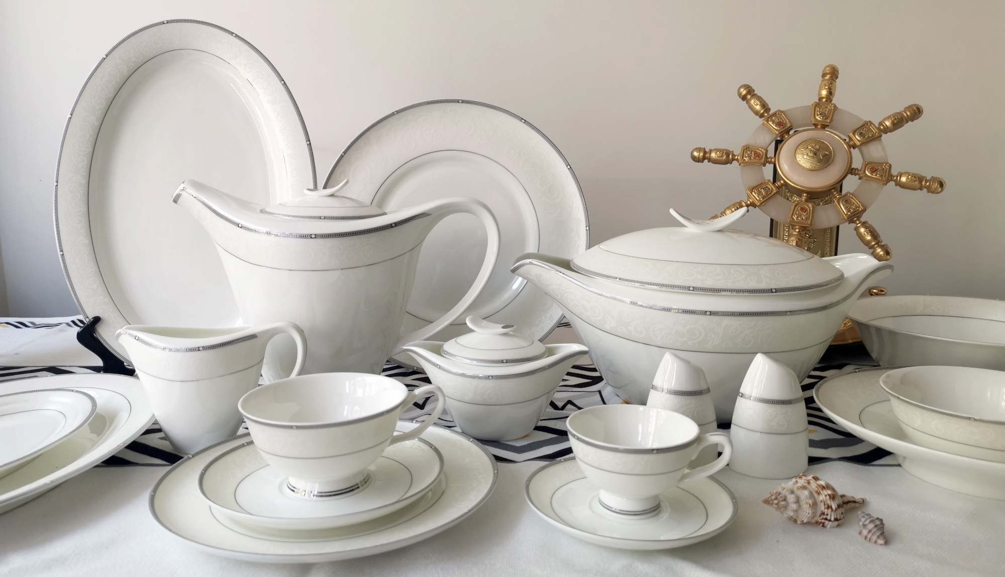 62PCS BONE CHINA DINNER SET (RF8005)