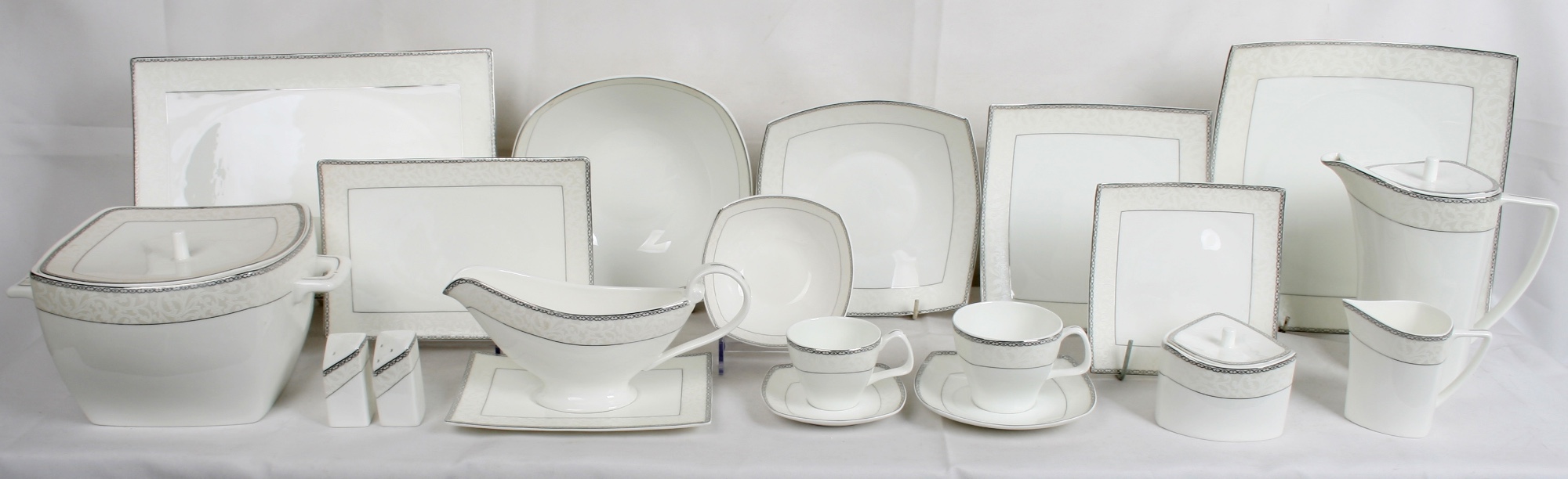 68PCS BONE CHINA DINNER SET (RF1591P)