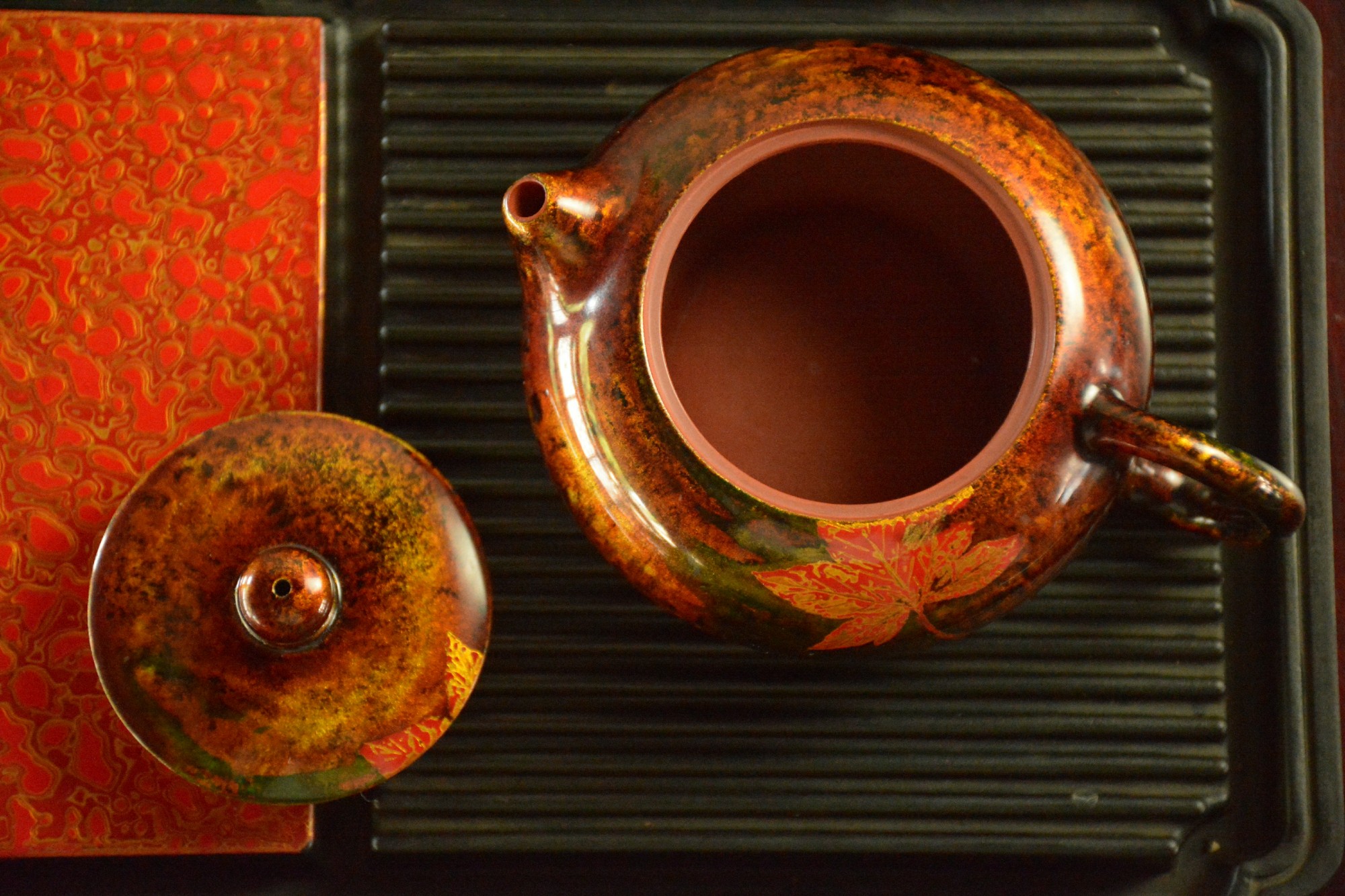 Oriental lacquer Xishi teapot