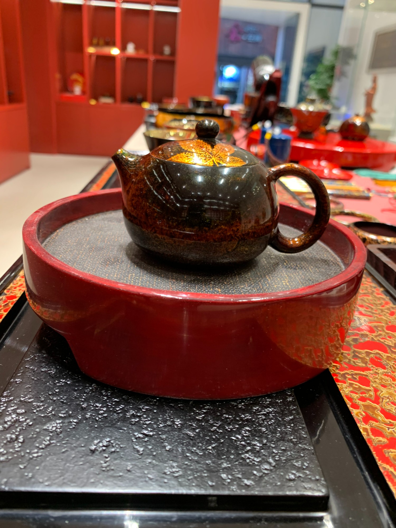 Oriental lacquer teapot holder